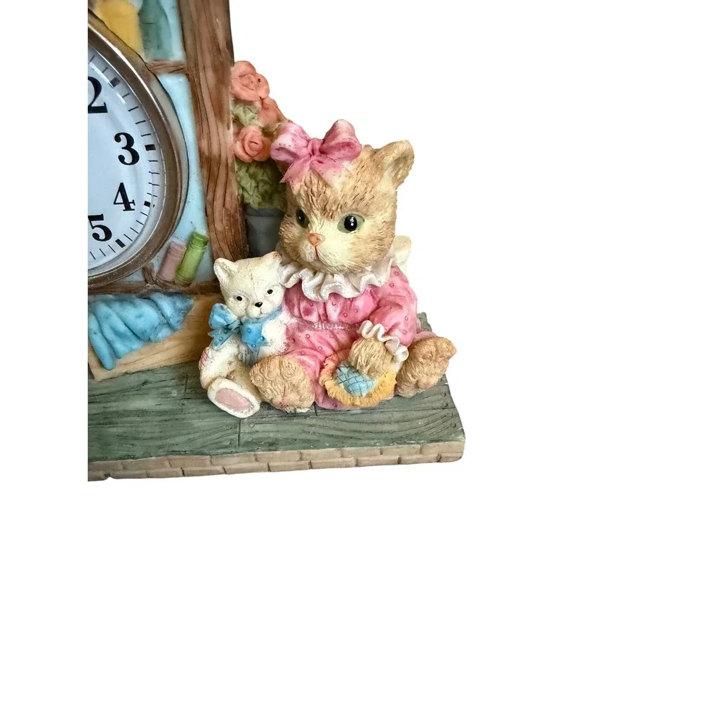 Vintage Style Resin Cat Mantle Clock Whimsical Kitten Kitchen Scene Quartz Decor
